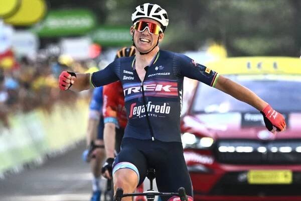 Pedersen sprinted to victory as Jonas Vingegaard retained his lead