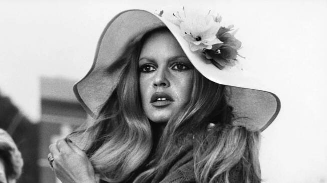 Galerie: Brigitte Bardot slaví 90: Její postelí prošel slavný režisér i německý milionář. Nahého Bonda v ponožkách odmítla – Další články