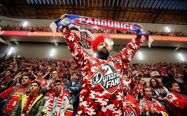 Glosa: Pozdě, ale přece. Fanoušci přiměli vedení Dynama nestrčit hlavu do písku