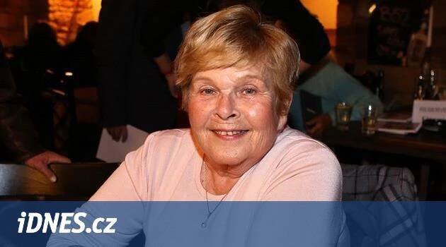 Ivanka Devátá byla měsíc v nemocnici, po mrtvici ve spánku náhle ochrnula - iDNES.cz