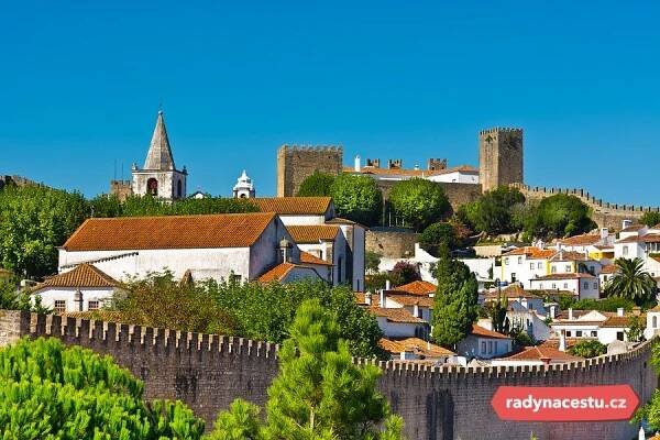 Óbidos: opevněné portugalské městečko, které vás v mžiku vtáhne zpátky do středověku | Magazín Radynacestu.cz