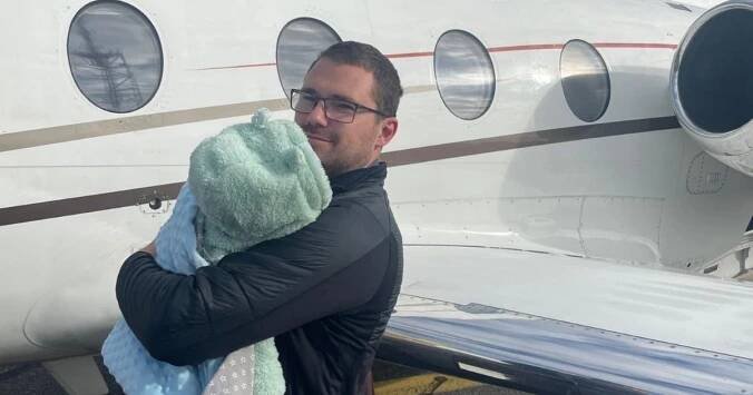 Martínek, kterému lidé ve sbírce přispěli na léčbu 150 milionů korun, odletěl na zákrok do Francie