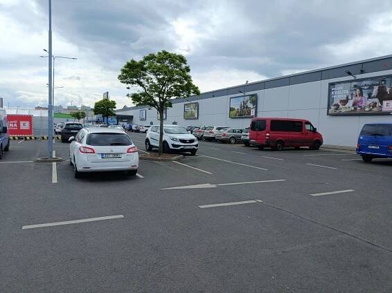 Fotogalerie • Parkoviště Kaufland, Kabátnická (Parkoviště) • Mapy.com