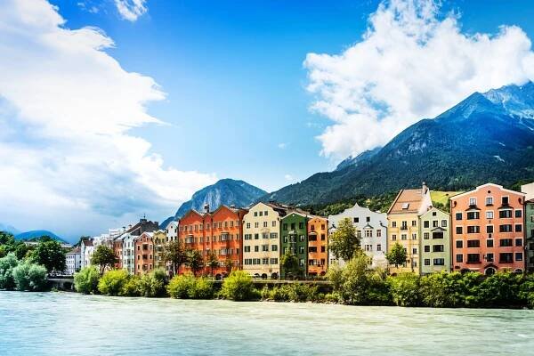 starožitný pohled na budovu v historickém městě innsbruck, rakousko - innsbruck - stock snímky, obrázky a fotky