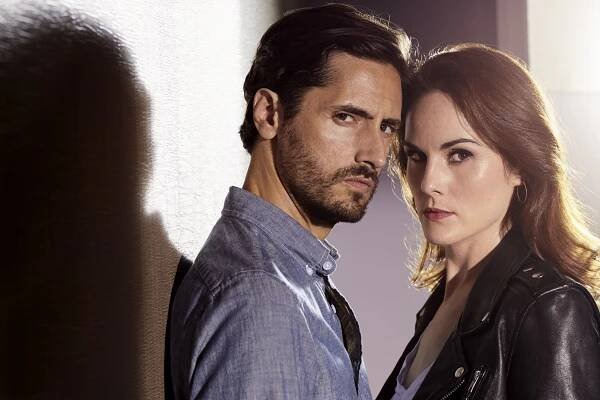 Dobré mravy - Série 1 - Promo - Juan Diego Botto, Michelle Dockery