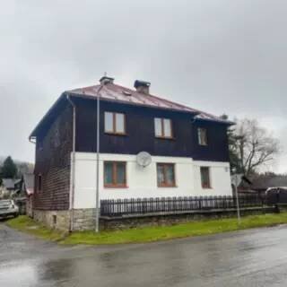 Prodej rodinného domu 215 m⊃2; Srní