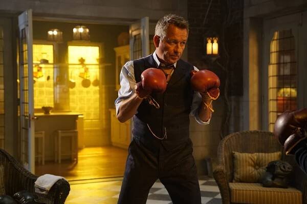 Gotham - Dívej se mi do očí - Z filmu - Sean Pertwee