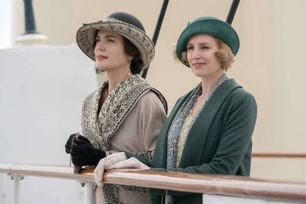 Elizabeth McGovern and Laura Carmichael in 'Downton Abbey: A New Era'