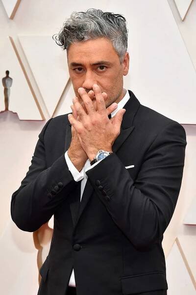 Oscars: Brie Larson Catches Taika Waititi Storing His Award Under a Seat — What You Didn't See on TV