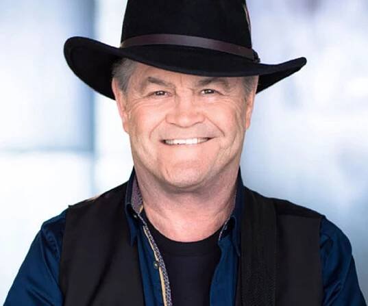 Micky Dolenz Biography - Facts, Childhood, Family Life & Achievements