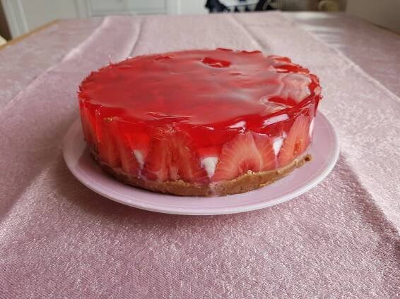 Jednoduchý nepečený jahodový cheesecake s Lotuskami podle Holky u plotny