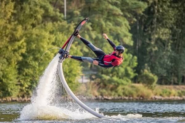 Univerzální poukaz: Flyboard, Hoverboard, nebo Jetpack | Zážitky.cz