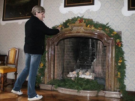 OBRAZEM: Lysičtí zvou do adventně vyzdobeného zámku