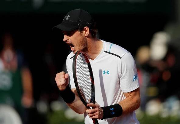 Djokovič na kolenou! Srb schytal těžký debakl. Murray roli favorita zvládl, Halepová otočila bitvu