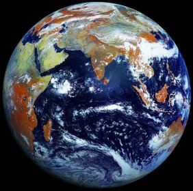 Ruská družice pořídila nejpodrobnější snímek Země. A nepodobá se americkým