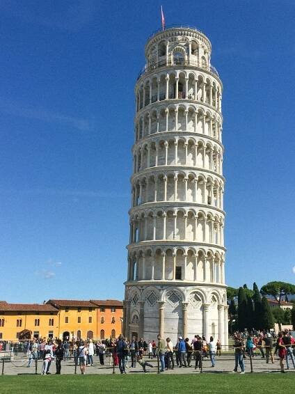 leaning tower of pisa in pisa italy on a 10 day italy itinerary by car