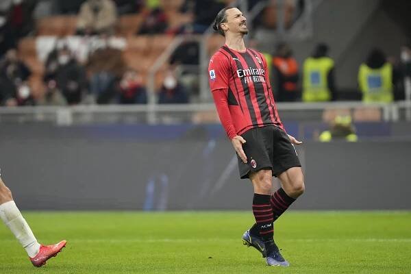 Špatné zprávy pro AC Milán. Ibrahimovic má asi po sezoně, nestihne derby v LM