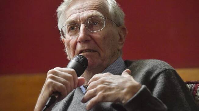 Trumpem jsme v Americe posedlí, říká investigativní novinář Seymour Hersh - Novinky