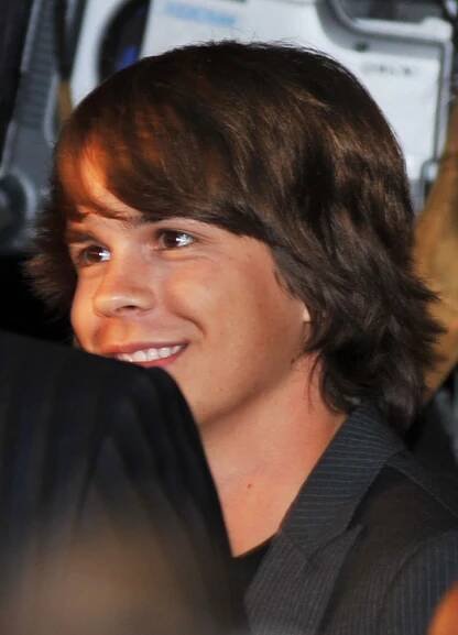 Johnny Simmons – Wikipedie