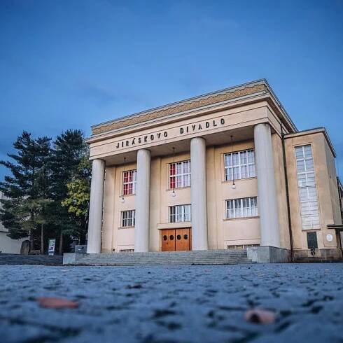 Jira╠üskovo muzeum 01_Toma╠üs╠î Menec.jpg