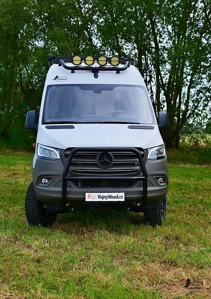 MERCEDES SPRINTER 4x4 L2H2 S NÁSTŘIKEM RAPTOR - VejnyWood