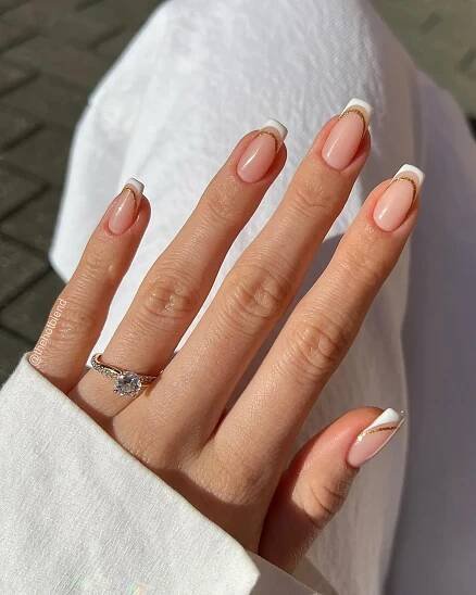 French Tip Nails 18 nápadů: Pozvedněte svou hru na nehty pomocí těchto stylových návrhů