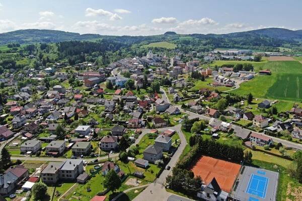 Štíty z ptačí perspektivy 2023- foto Ivo Cygrýd - Město Štíty