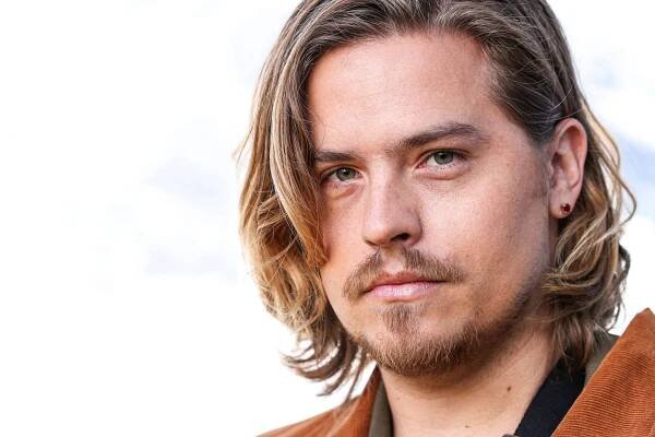 Dylan Sprouse: Der Schauspieler ist seit Juli 2023 verheiratet.