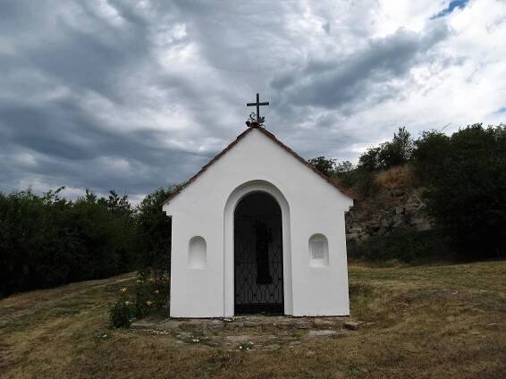 Fotogalerie • Kaplička sv. Jana Křtitele (Výklenková kaple, kaplička) • Mapy.com