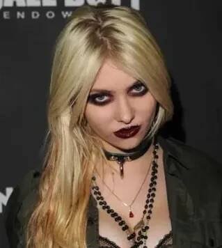 Taylor Momsen, hvězda Call of Duty