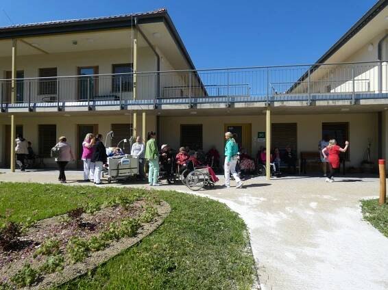 Slavnostní otevření terapeutické zahrady v Domově pro seniory Sokolnice, p. o | Domov pro seniory Sokolnice, příspěvková