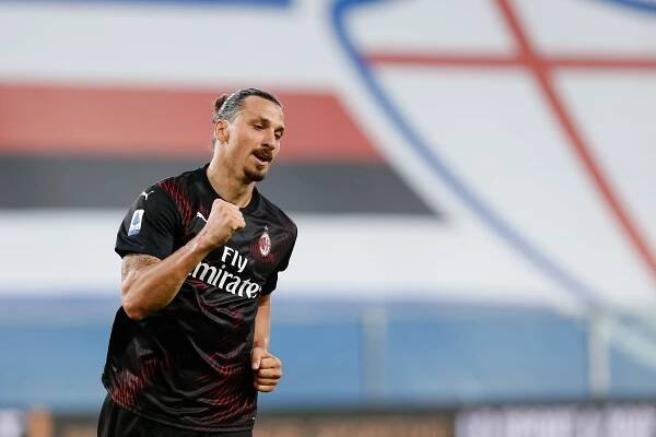 Zlatan zničil Sampdorii a zajistil Milánu Evropu. Juventus nedal gól