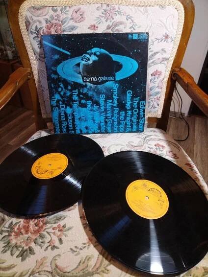 LP : VINYLOVÁ DESKA - ČERNÁ GALAXIE