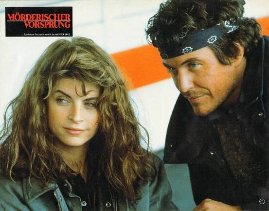 Smrt v patách - Fotosky - Kirstie Alley, Tom Berenger