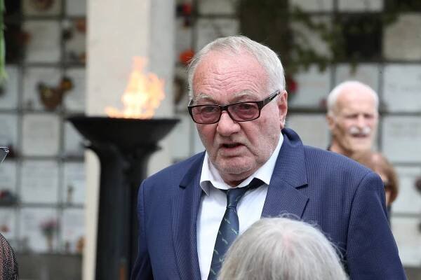 Nejsilnější okamžiky posledního rozloučení s Janem Schmidem (†87): Eben prozradil jeho tajemství!