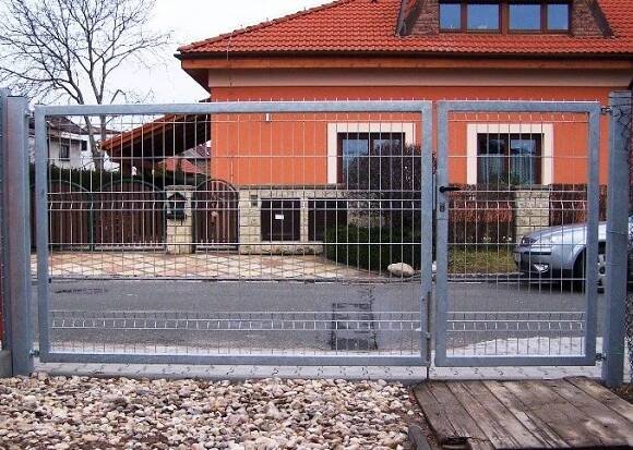 Křídlové vjezdové brány a branky