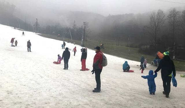 Lyžovačka u Olomouce začíná, v Hrubce spustí první vlek. Jak moc zdražili?