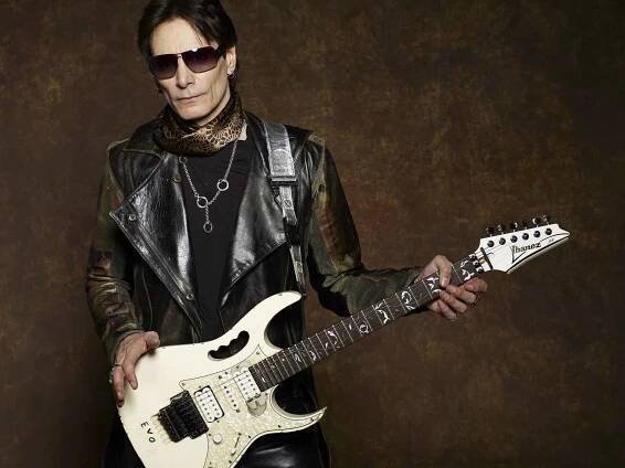 Americký kytarista Steve Vai