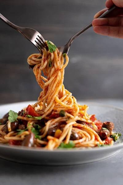 Italská rychlovka s pikantním názvem i chutí: Spaghetti alla puttanesca