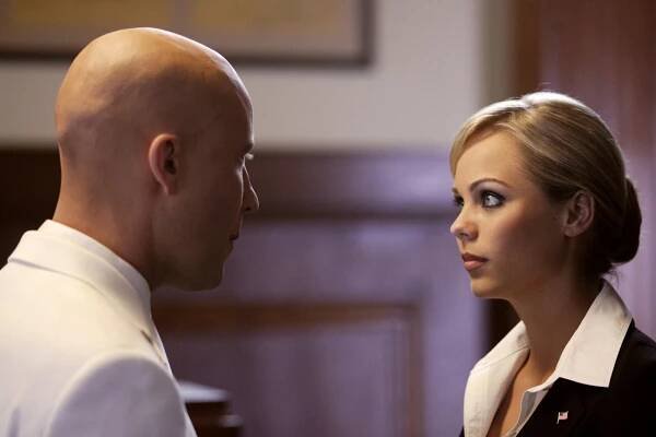 Smallville - Apokalypsa - Z filmu - Michael Rosenbaum, Laura Vandervoort
