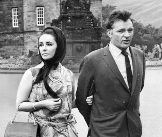 Pokus o sebevraždu, alkohol, bouřlivé vztahy: Herečka Elizabeth Taylor vypráví svůj příběh