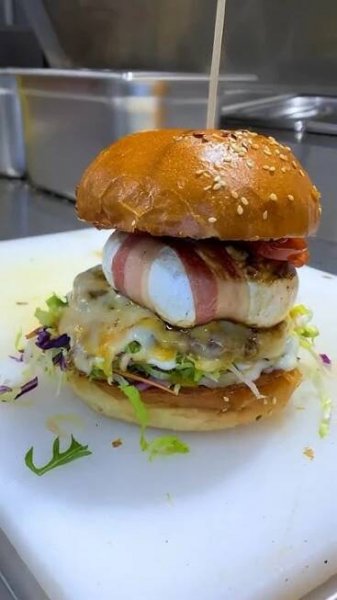 Bistro No z Olomouce! #burger #cheeseburger #hamburger #cheese #cheeselover #burgerlovers