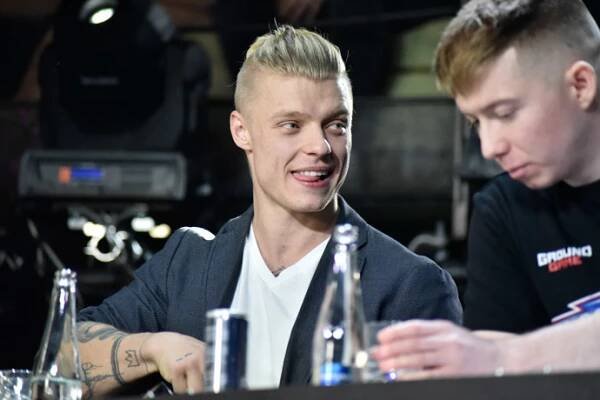 FOTO: Soupeř Kryštofa Nováka Tomáš Chlup. – stránka 23