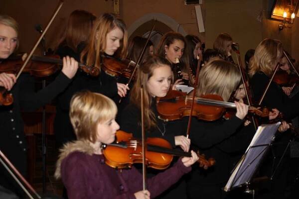 Adventní koncert Pavla Šporcla a žáků ZUŠ Horažďovice a orchestru Pellant Collegium v Horažďovicích 14. 12. 2013