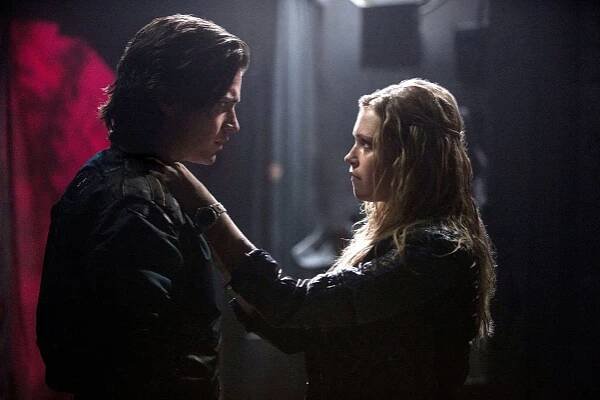 Prvních 100 - Long Into an Abyss - Z filmu - Thomas McDonell, Eliza Taylor
