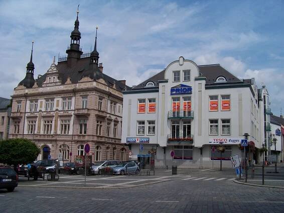 Soubor:Turnov, PRIOR a spořitelna.jpg
