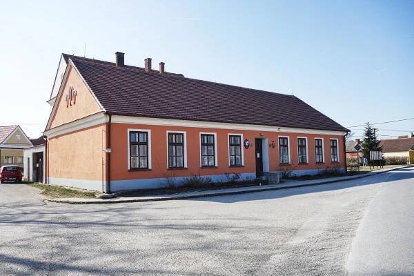 Mazelov - obecní úřad foto 1