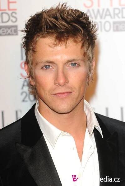 Charlie Bewley - celebrity účes - HappyHair