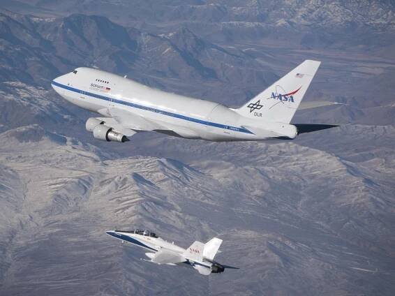 Létá jen v noci. Nad Českem poprvé operoval „proudový upír“ NASA