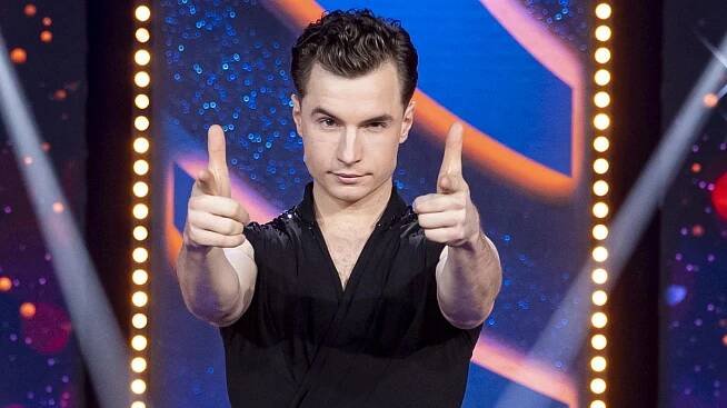 Vítěz StarDance Oskar Hes slaví narozeniny: Kolegové se bavili nad fotkou, kde je k nepoznání - Super.cz